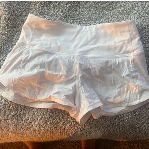 Lululemon size 4, 2.5” white high rised speed ups